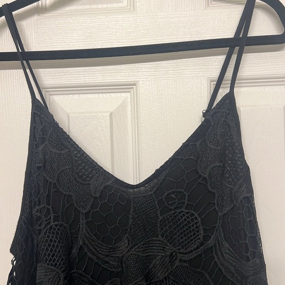 Express lace dress - Picture 2 of 4